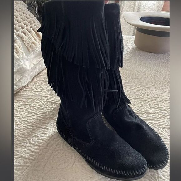 Minnetonka Shoes - Minnetonka Black suede slouchy fringe zip up boots with Tassel bows - Like a New